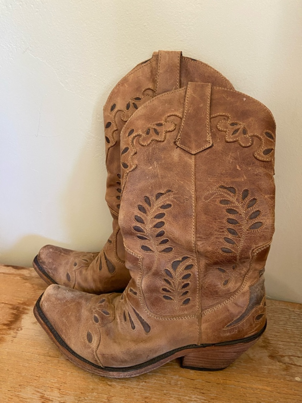 Sundance Catalog Forever Fav Cowgirl Cut out boots Western Size 7.5